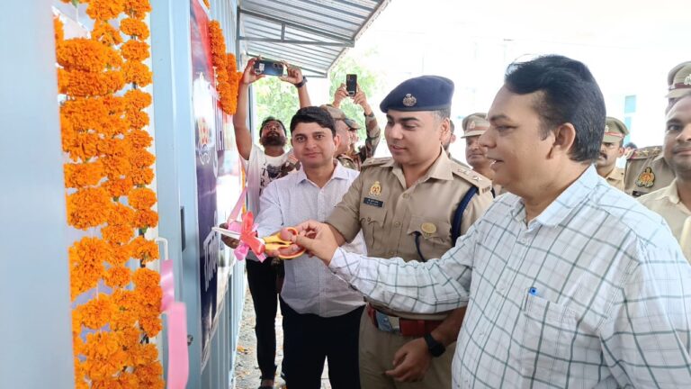 एसपी द्वारा राजकीय मेडिकल कॉलेज के चिकित्सकों की सुरक्षा हेतु आकस्मिक विभाग में इमरजेंसी पुलिस चौकी-कन्ट्रौल रूम का फीता काटकर किया गया उदघाटन